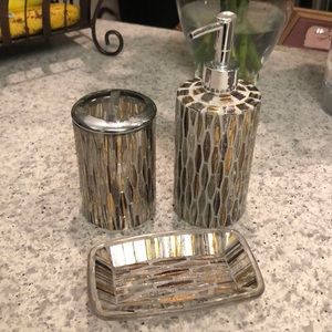 Bathroom accessories